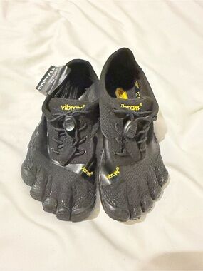 Vibram Black FiveFingers Minimalist Toe Shoes